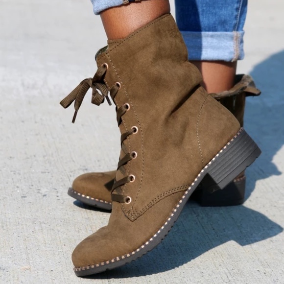 FAUX SUEDE/FUR LINED OLIVE GREEN COMBAT BOOT LACE UP/SIDE ZIP GOLD STUD ACCENTS - Picture 4 of 6